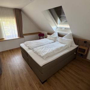 One-Bedroom Apartment with Balcony