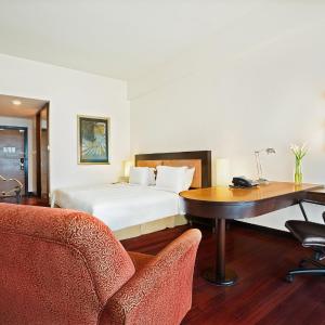 Deluxe King Room - Room with Breakfast