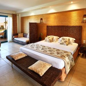 Junior Suite with  Side Sea View