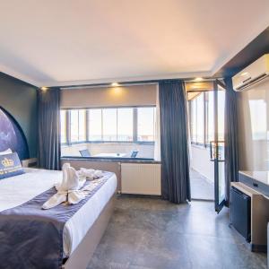 Double Room with Balcony and Sea View