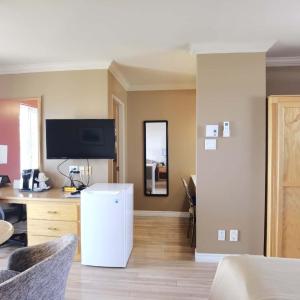 Standard Queen Room with River View