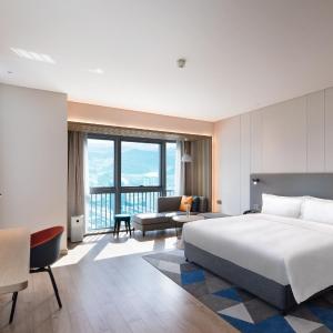 Standard King Room with Extra Floor Space - High Floor