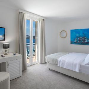 Superior Double Room with Balcony and Sea View