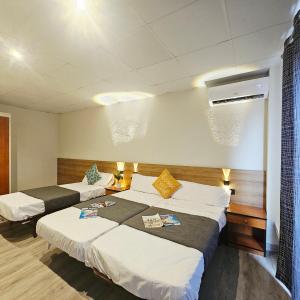 Triple Room with Private Bathroom