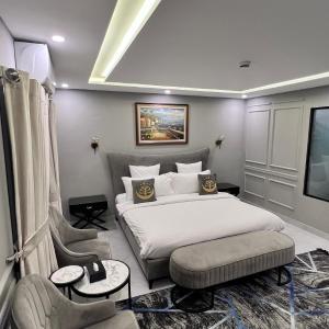 Superior Family Room