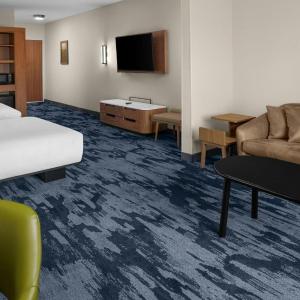 Queen Suite with Two Queen Beds, Bathtub and Sofa Bed - Mobility Access