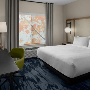 King Room with Bathtub - Mobility Access/Hearing Accessible