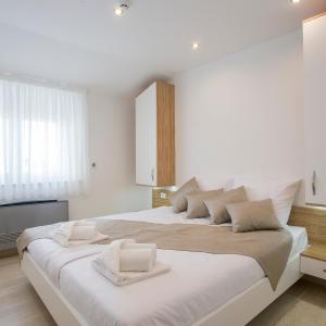 One-Bedroom Apartment with Sea View