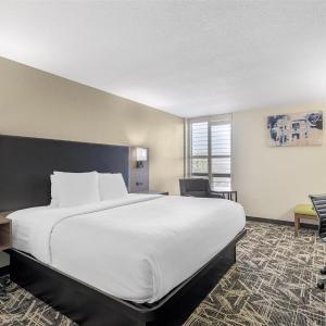 King Suite with Whirlpool - Non-Smoking