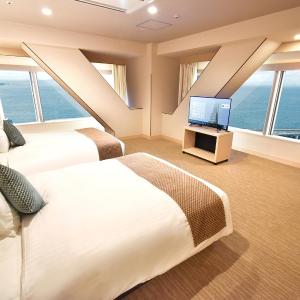 Deluxe Corner Triple Room with Bay View