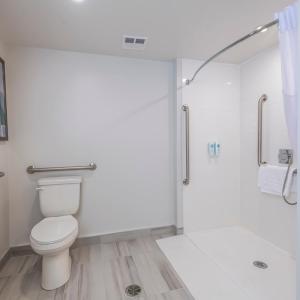 Queen Suite with Two Queen Beds - Disability Access/Non-smoking