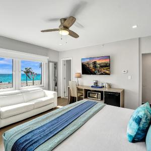 Ocean Front Deluxe Room with King Bed