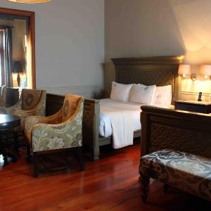 Superior King Suite