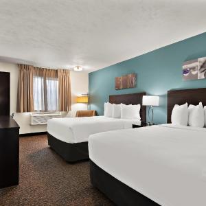 Quadruple Room with Two Queen Beds - Non Smoking