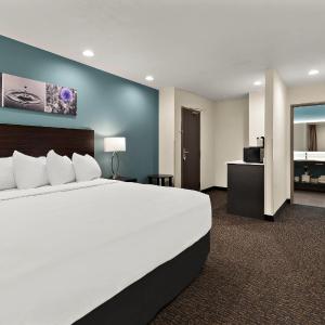 Quadruple Room with Two King Beds - Non Smoking