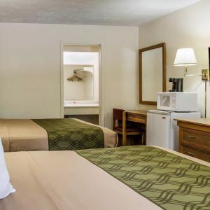 Queen Room with Two Queen Beds - Non-Smoking