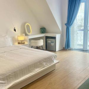 Double Room with Balcony (2 Adults + 1 Child)