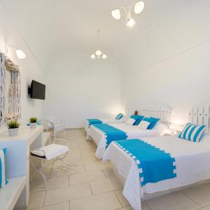 Quadruple Room with shared Patio