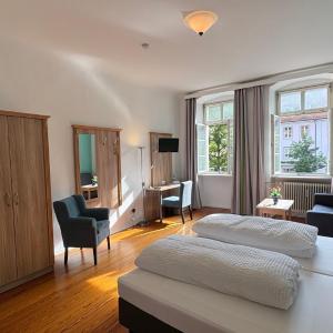 Triple Room with City View