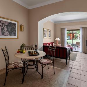 One-Bedroom Apartment Twin beds Garden View