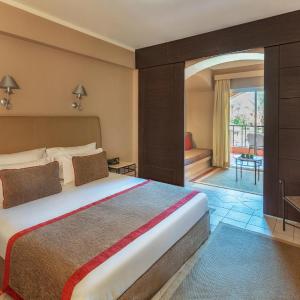 Deluxe Family, Queen or Twin Bed, Pool View