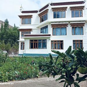 Double or Twin Room with Mountain View