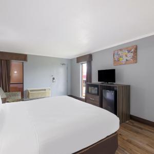 King Room - Accessible/Non-Smoking