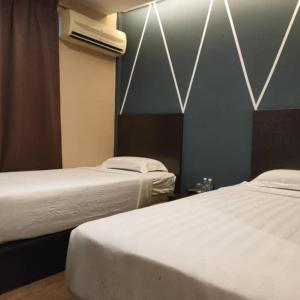 Twin Room with Private Bathroom