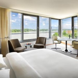 Deluxe King Room - Club Access