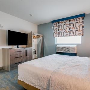 One-Bedroom King Suite with Bath Tub - Mobility Accessible