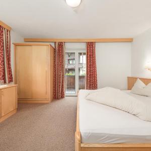 Two-Bedroom Apartment with Mountain View - Annex