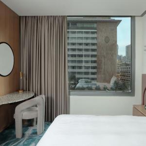 Deluxe King Room with City View