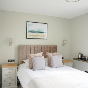 Executive King Room with Sea View and Walk-In Shower - Non-Smoking