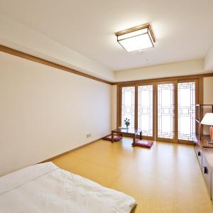 Deluxe Ondol Room with Mountain View