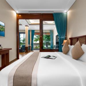 Presidential Suite with Bathtub
