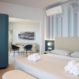 Deluxe King Room without Balcony with Hills and Railway View