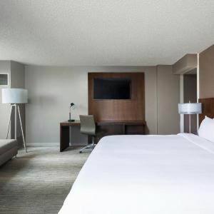 Larger Guest room, King, Corner room