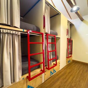 Bed in 10-Bed Dormitory Room with Bathroom
