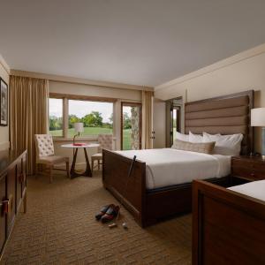 Lodge Standard Two Queens Golf View