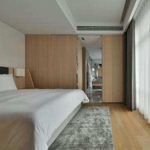 Junior King Suite with Sofa Bed and Harbor View