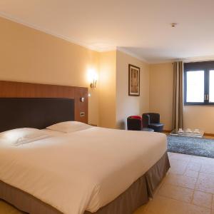 Superior Double Room - Court side