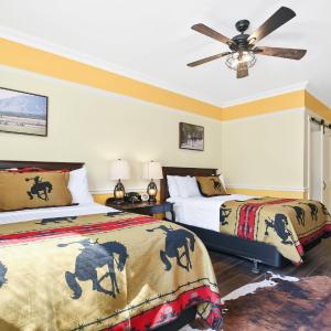 Queen Room with Two Queen Beds - Non-Smoking