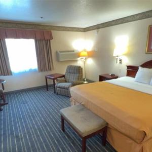 King Room with Roll-In Shower - Mobility Access/Non-Smoking