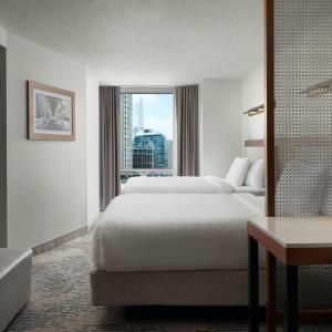 Studio with Two Double and One Sofa Bed - City View/High Floor - Mobility/Hearing Accessible w/Tub