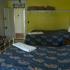 Family Room with Shared Bathroom rm. 5
