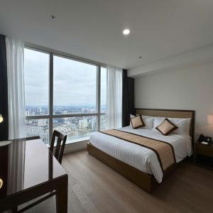 Studio Apartment King bed with City view