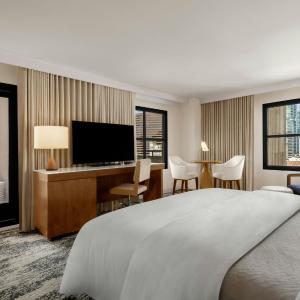 Deluxe, Guest room, 1 King, City view, Balcony