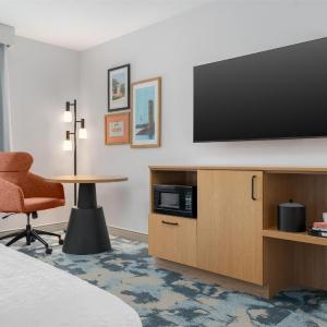 King Studio with Sofa Bed - Hearing Accessible