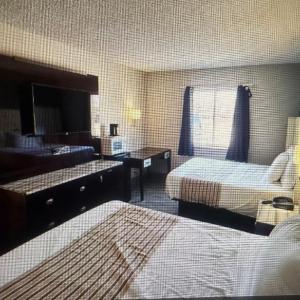 Quadruple Room with Two Queen Beds - Non Smoking/Pet Friendly