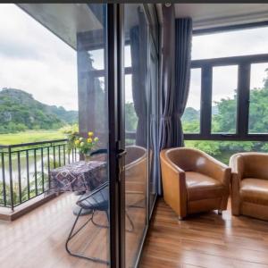 Double or Twin Room with Mountain View